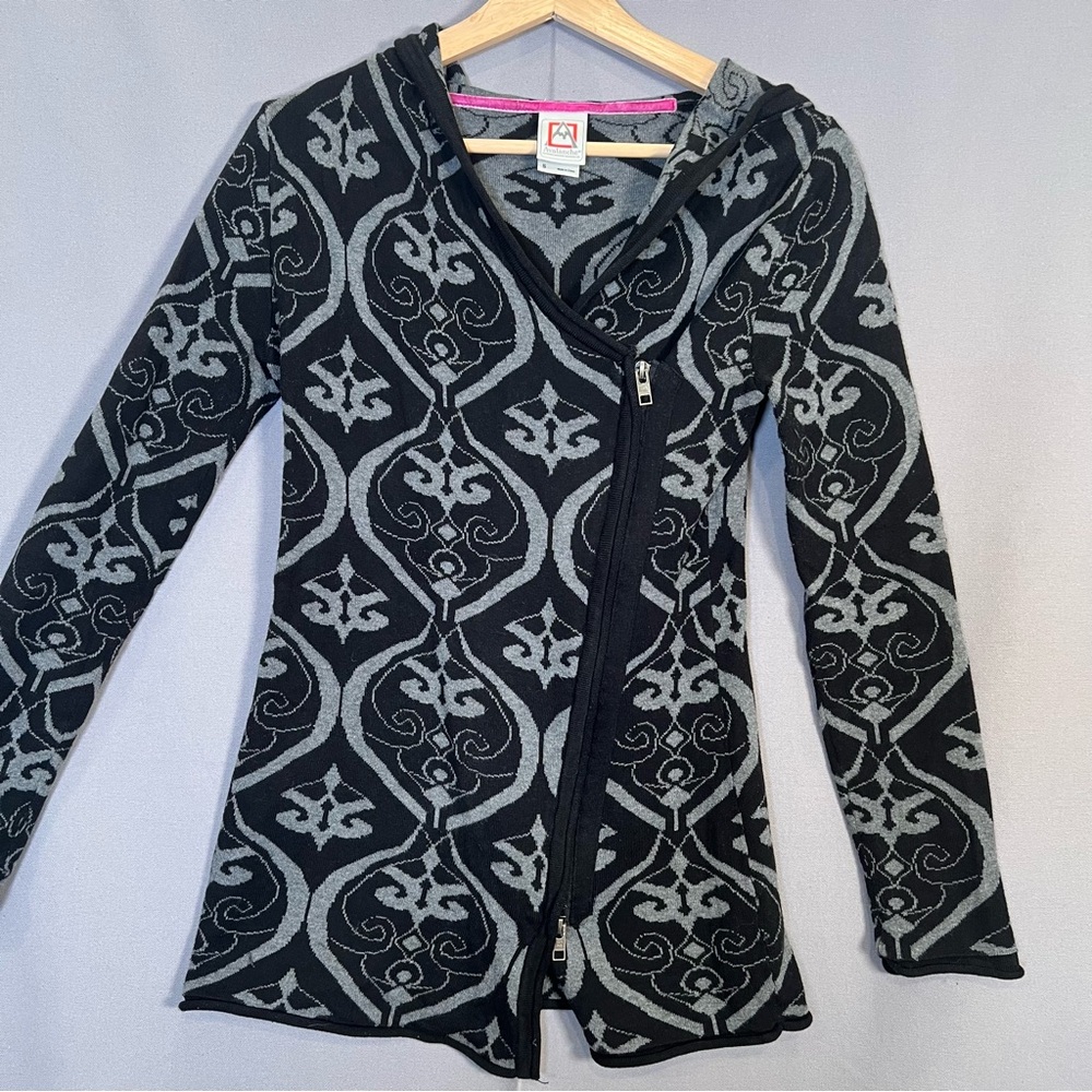 Avalanche Women’s SzS Jacquard print asymmetric zip long Sweater Gray&Black